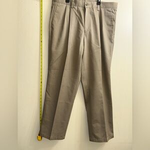 Dockers Khaki Pleated Classic Fit‎ Pants W36 L29